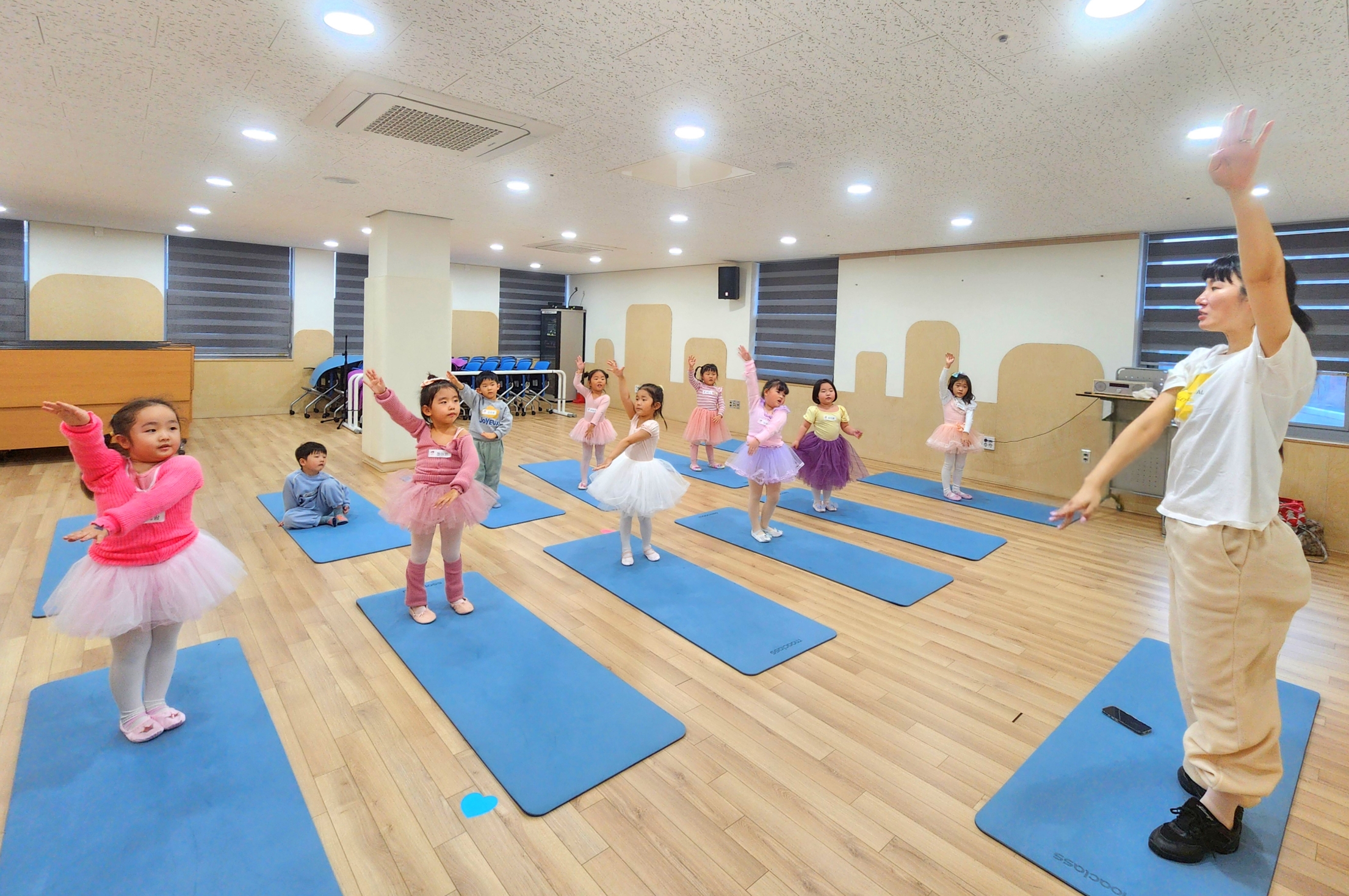 순창군, ‘아이 낳아 키우기 좋은 도시’ 실현…유아발레 교육 인기 - 교육 | 코리아NEWS
