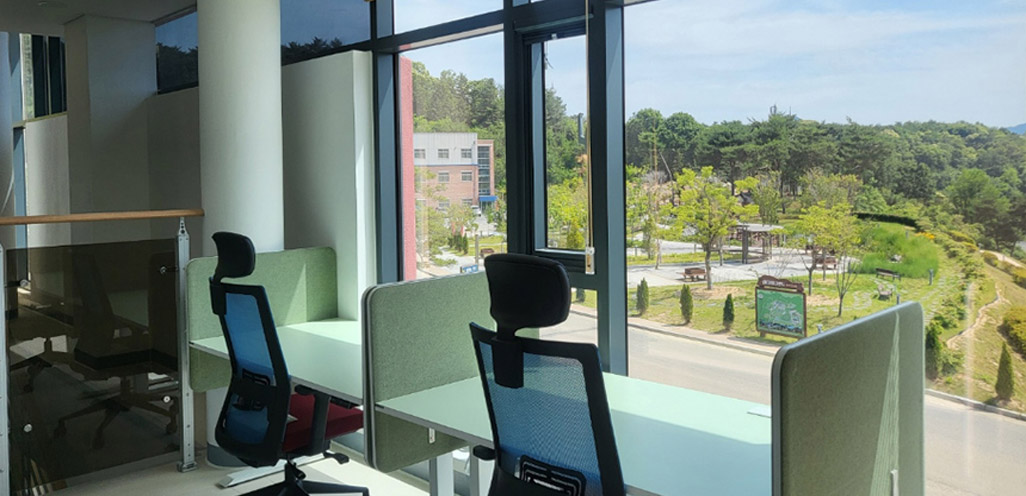 개인별 업무공간 사진