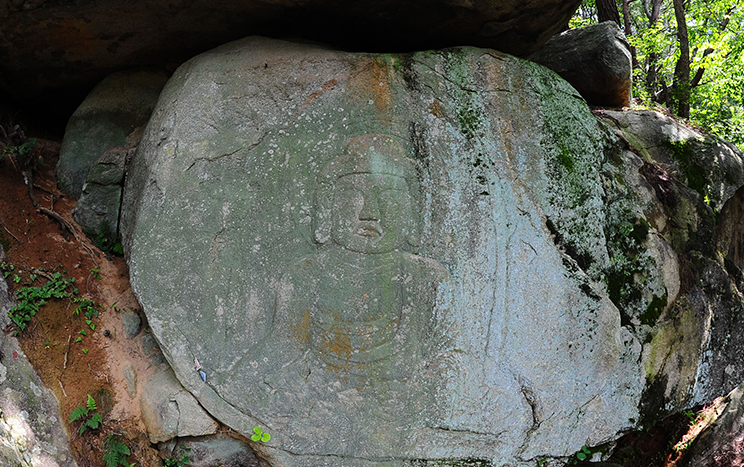 石山里磨崖如来坐像（文化财资料184号）