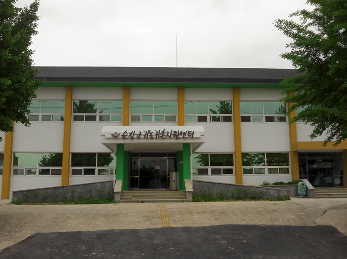 순창군 귀농귀촌지원센터건물의 전경을 찍은 사진