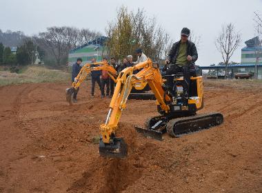 농업용 소형중장비·드론 자격 취득 지원